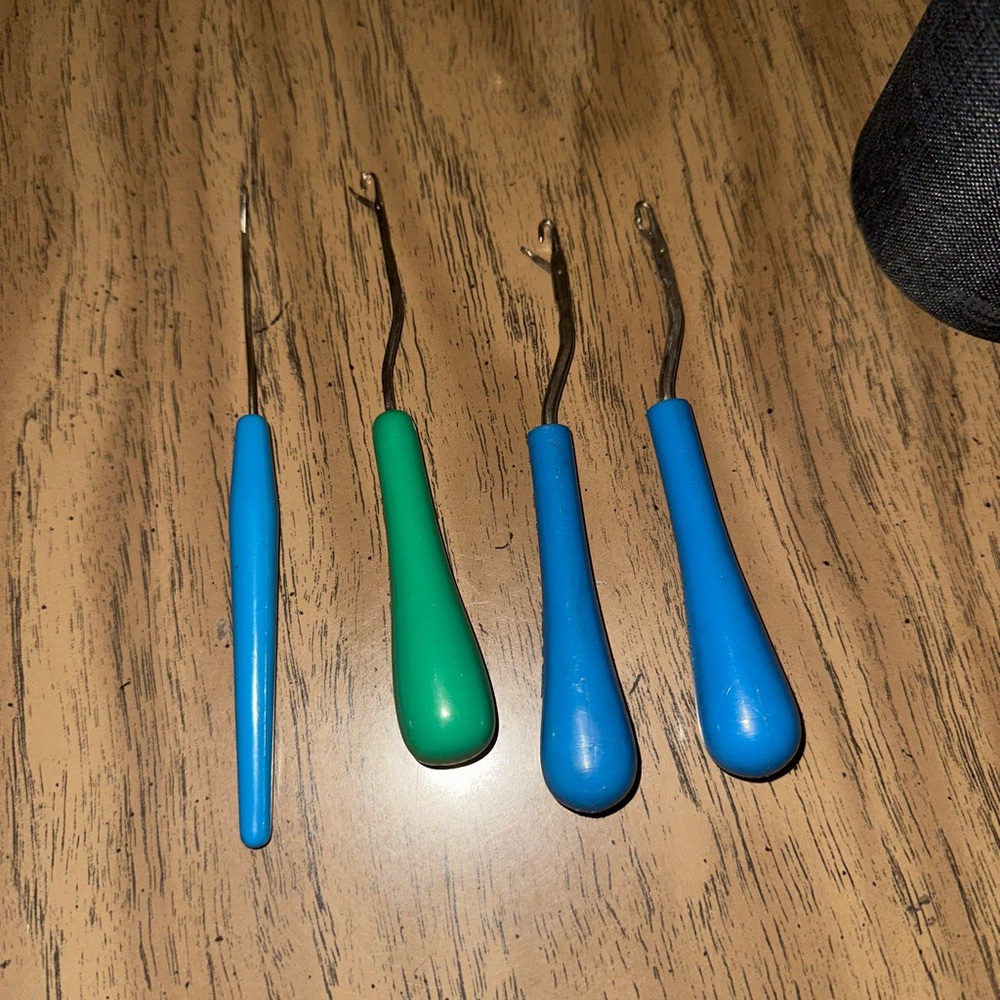 Blue and Green Hook Tools Set